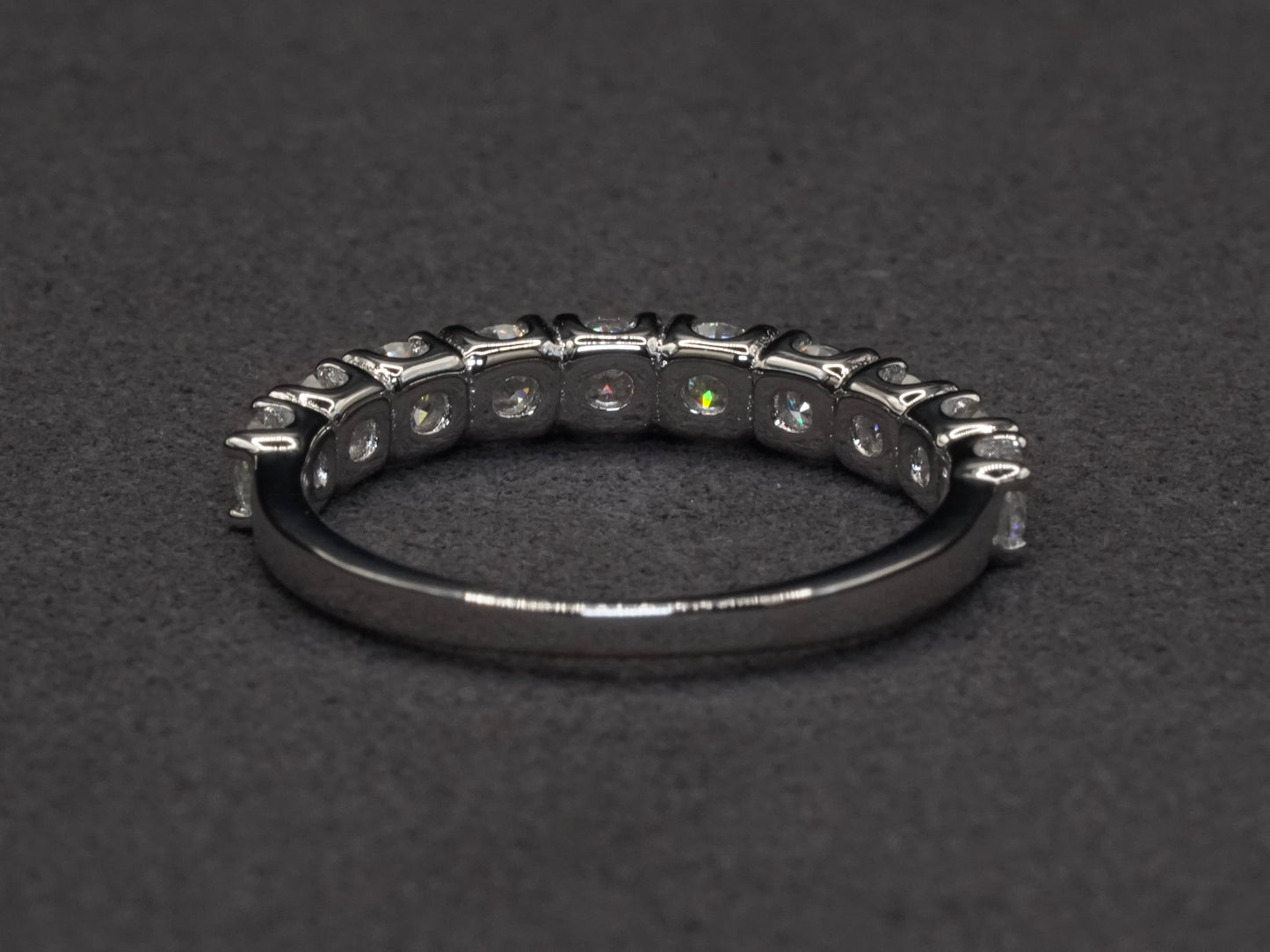 1 Ct Ring mit Moissaniten auf der Oberseite