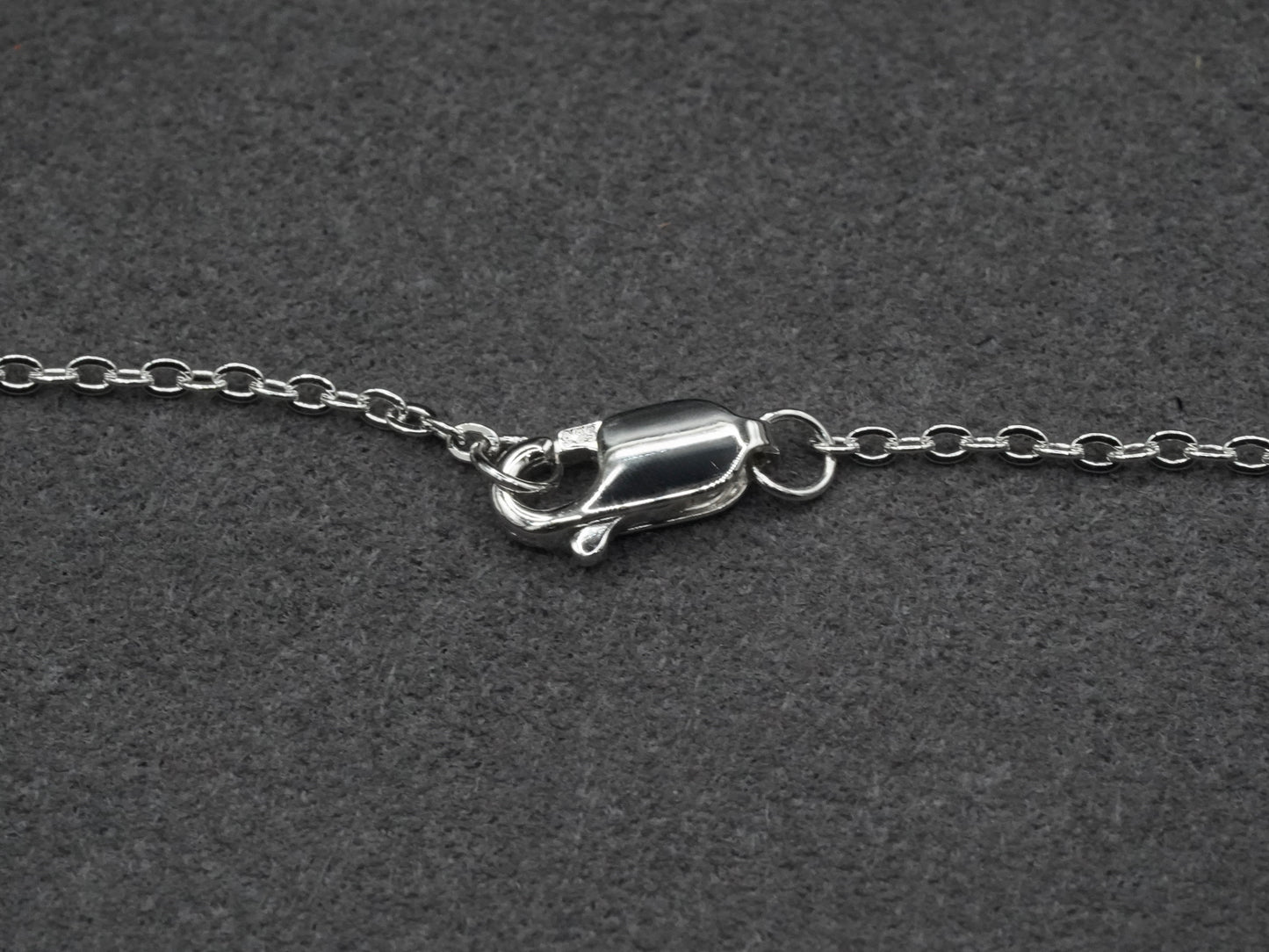 die ganze kette ist aus 925 Sterling Silber