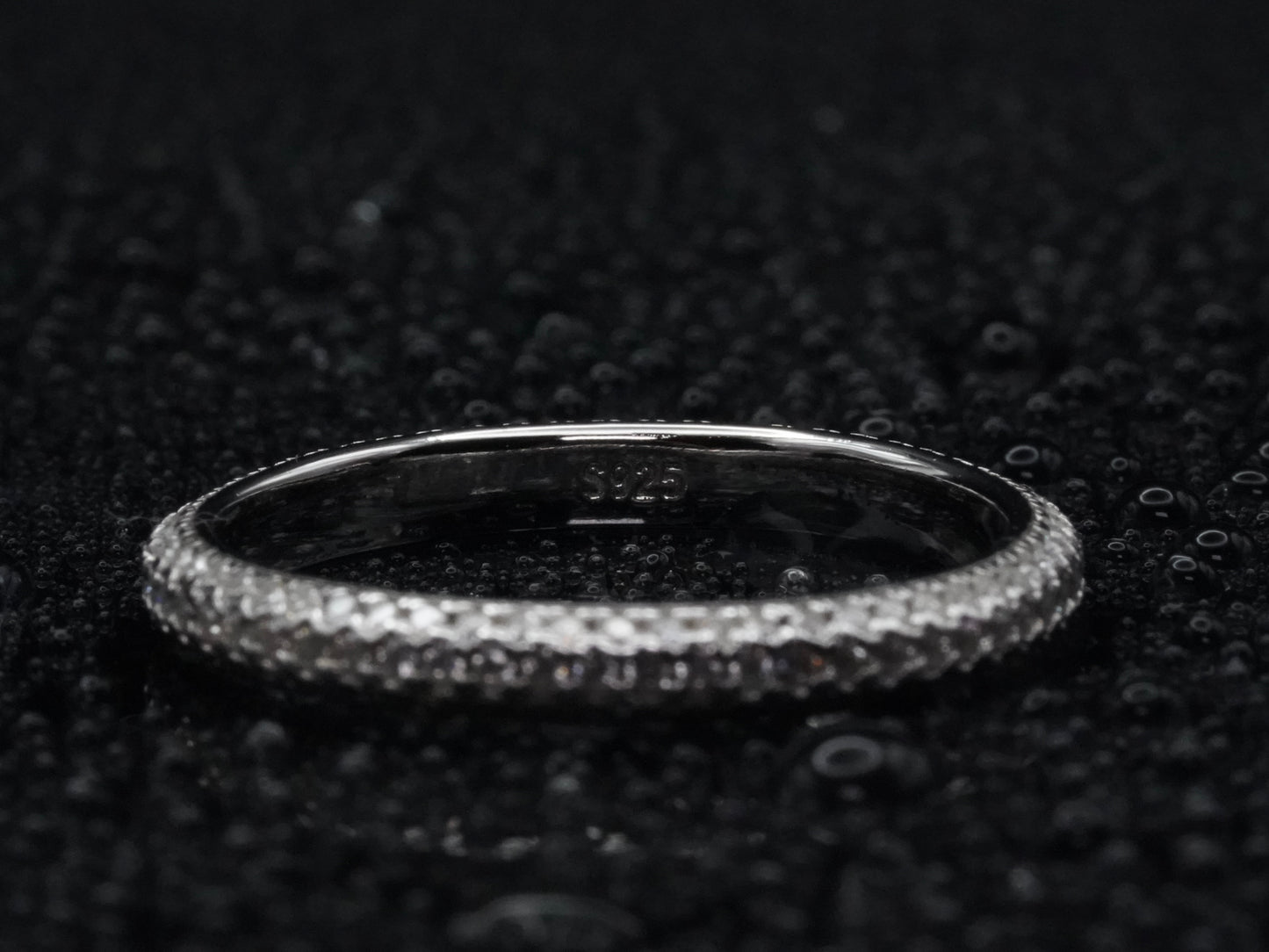 Moissanite Verlobungsring mit 1mm Steinen aus 925 Sterling Silber