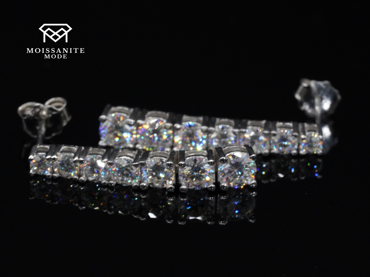Glänzende hängende Moissanite Ohrringe aus Silver mit Verlaufender Größe