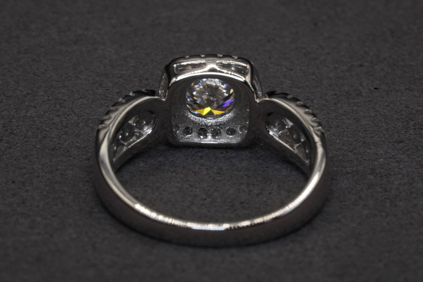 Rücken des Moisasnite Silber Rings welcher perfect für Geschenke ist