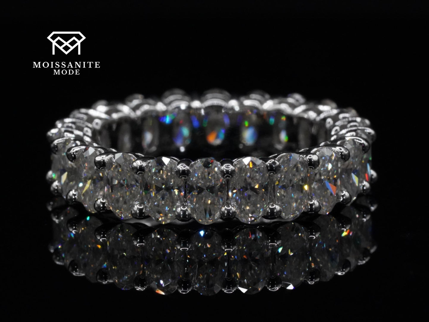 Ovale Moissanite Ring Silber im Enternity design, perfect für Hochzeiten oder Geschnek