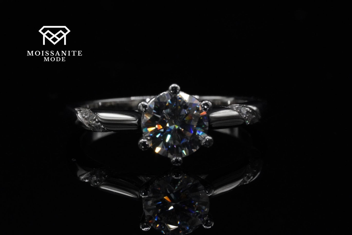 Moissanite Ring mit einem Großem Funkelnden 1 ct Moissaniten mit wunderschönem rundem schiff