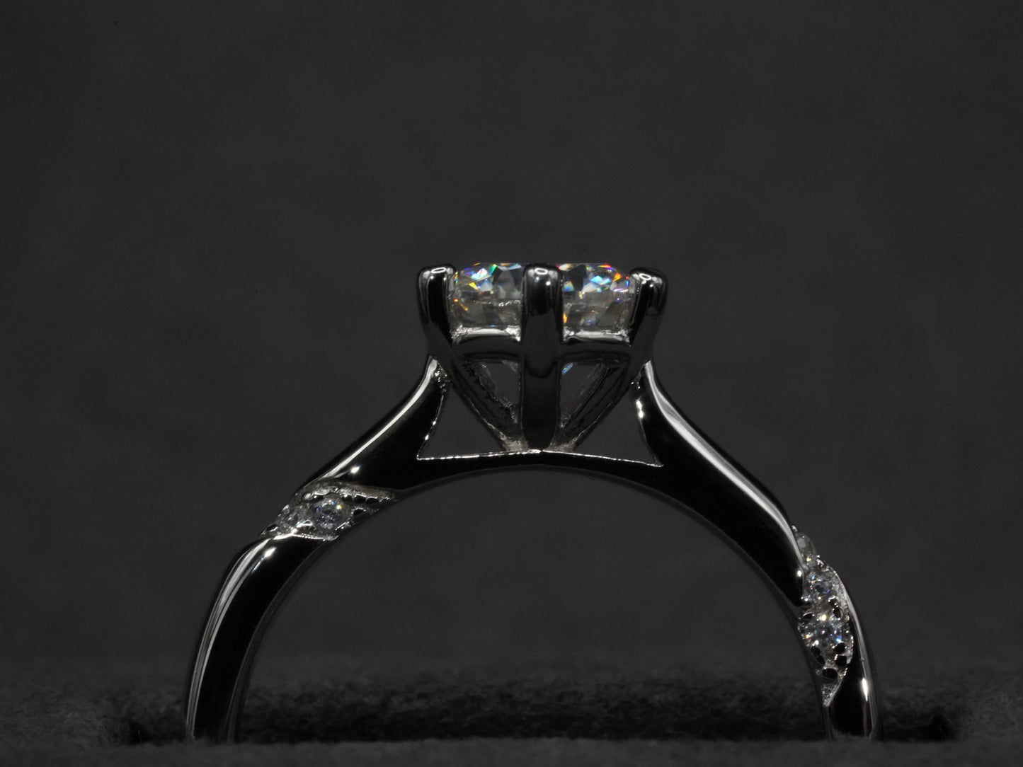 eine perfecter Ring für Verlobungen oder sogar Hochzeiten zu jedem Annlass kann dieser Ring getragen werden