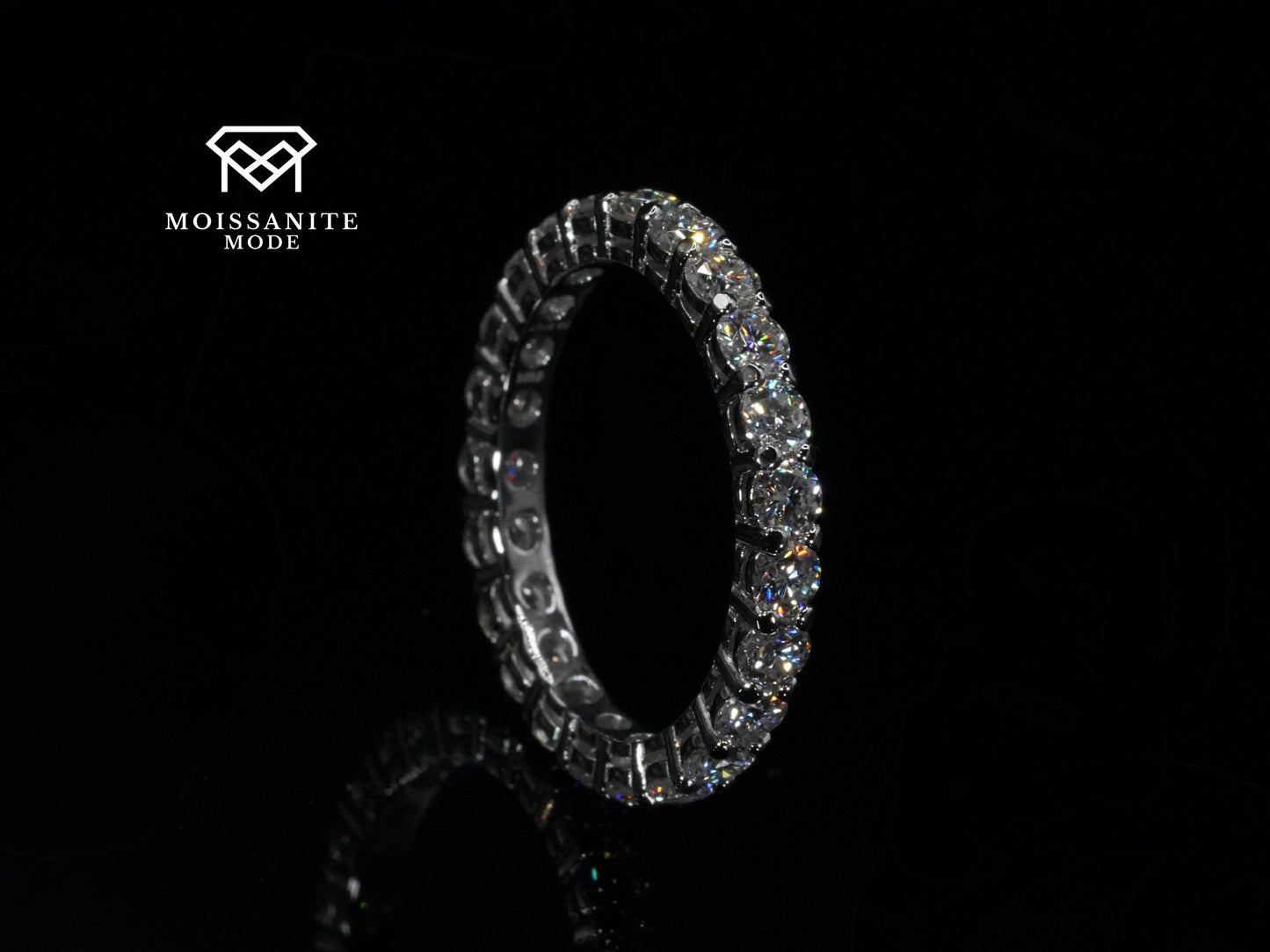 Silber Moissanite Verlobungs oder Hochzeitsrung mit 3mm Steinen die mehr glitzern wie Diamanten