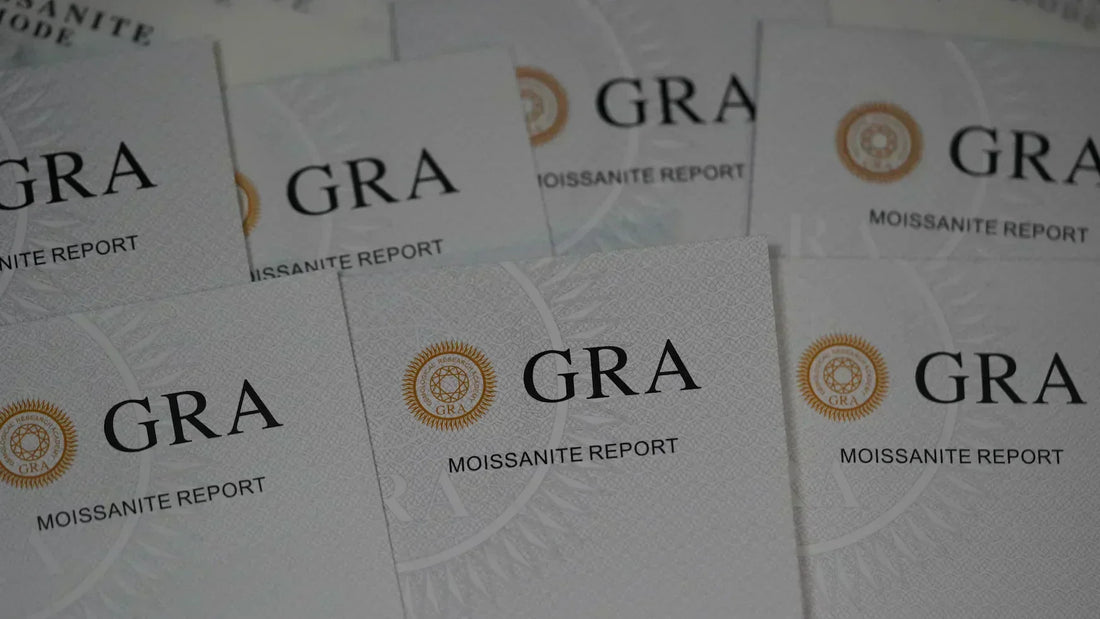 GRA Zertifikate für moissanite schmuck im Muster angeordnet