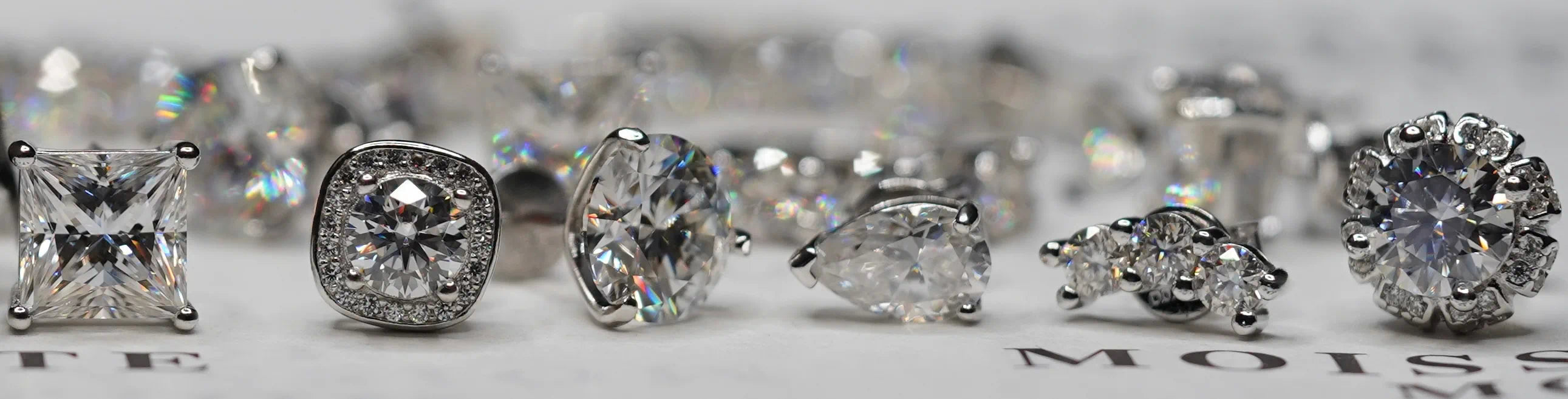 Moissanite Ohrringe in verschiedenen Groessen und Formen aus Silber