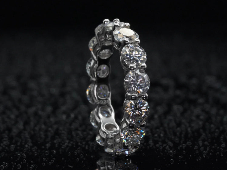 Hochwertige Moissanite Ringe aus 925er Silber – strahlender Schmuck mit Solitär- und Eternity-Designs, ideal zum Verschenken oder selbst tragen