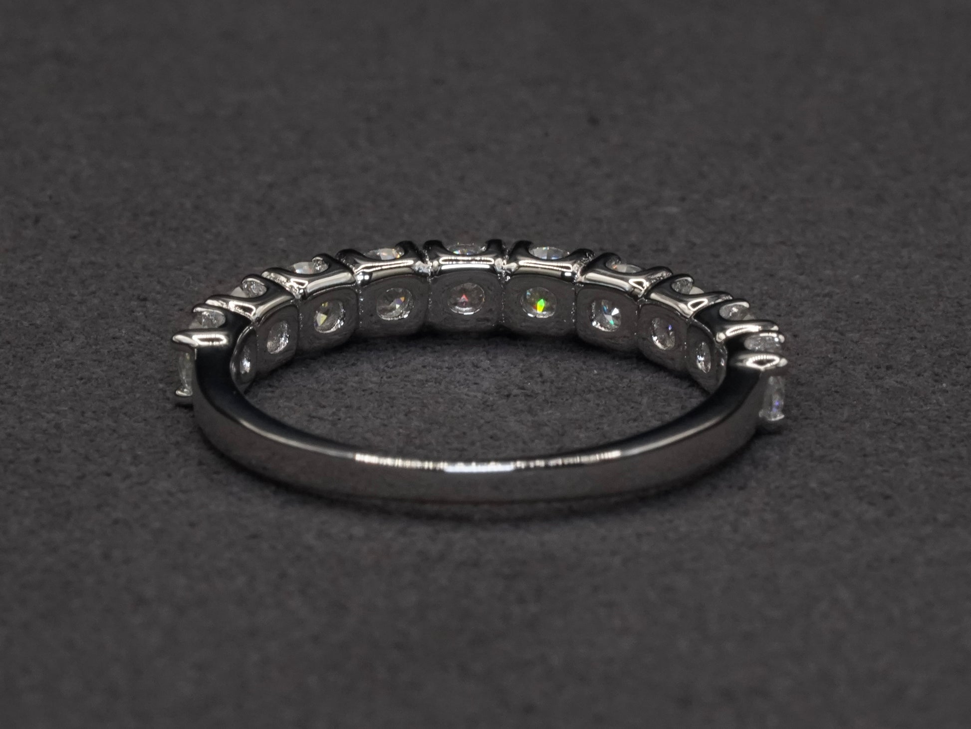 1 Ct Ring mit Moissaniten auf der Oberseite