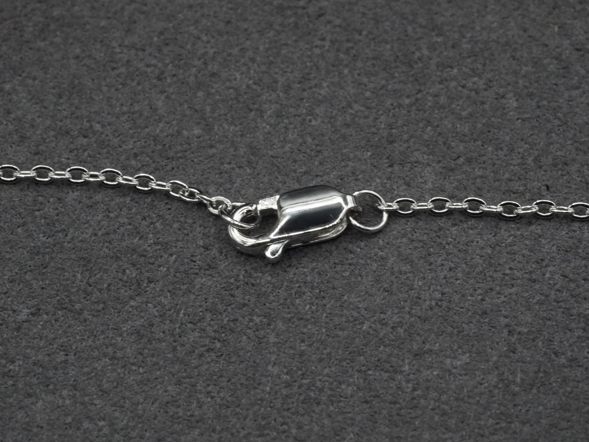 die ganze kette ist aus 925 Sterling Silber