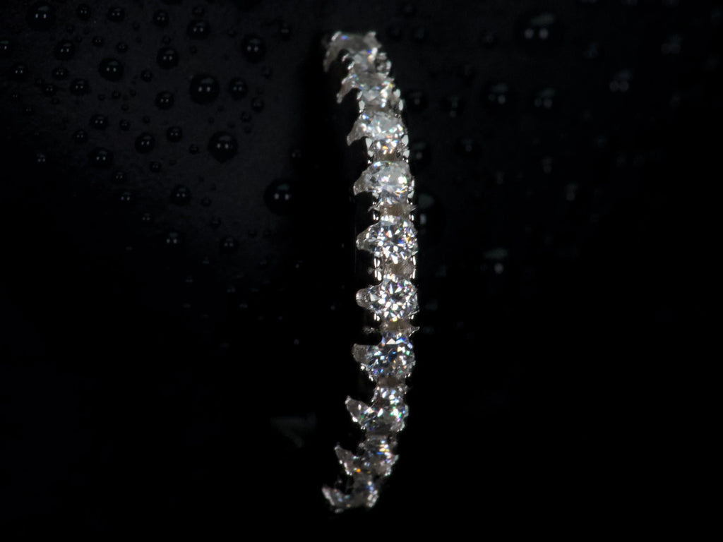 mini-huggie-creolen-im-ohr-echte-fotos-staerkeres-funkeln-als-diamant-geschenk