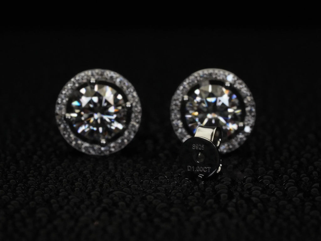 Stempel für S925 Sterling Silber und D 1.00 Ct Moissanite auf dem Butterfly Verschluss
