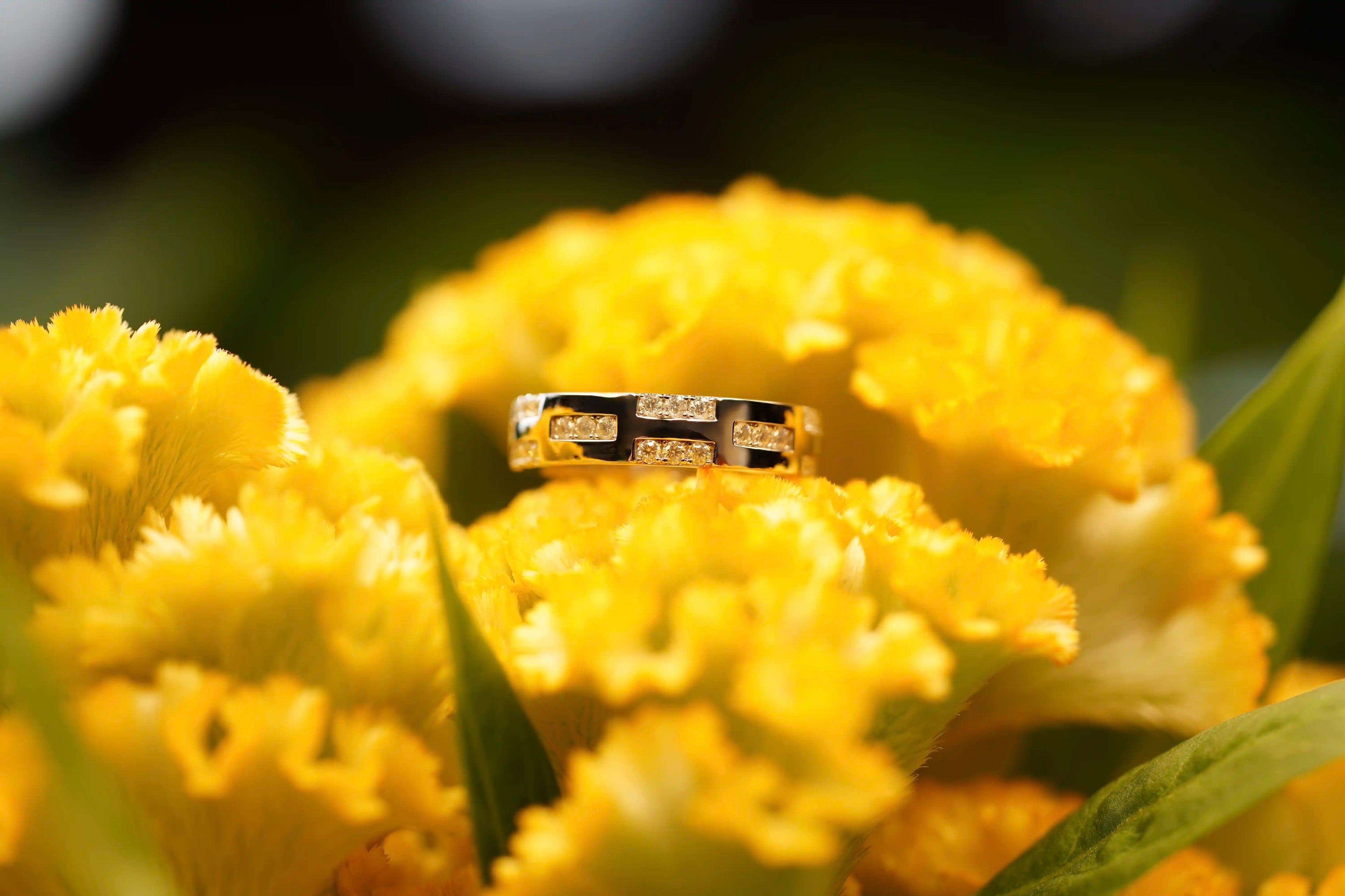 Moissanite Schmuck ring mit Muster aus kleinen 1mm Moissanite Steinen gefasst in Sterling Silber