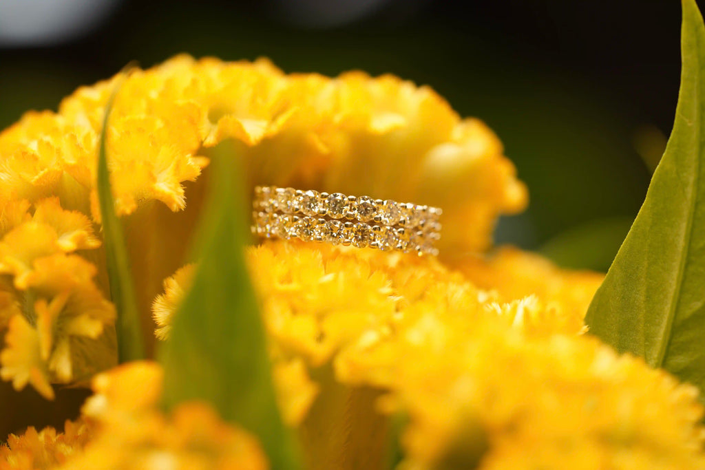 Funkelnder doppelt besetzter Moissanite Eternity Ring mit 3mm Moissanite Brillanten 