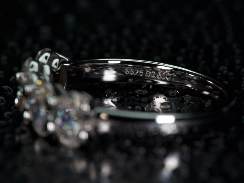 Echte Fotos: CT- und S925-Stempel des Moissanite Halb Eternity Rings als Nachweis des 925 Sterling Silbers.