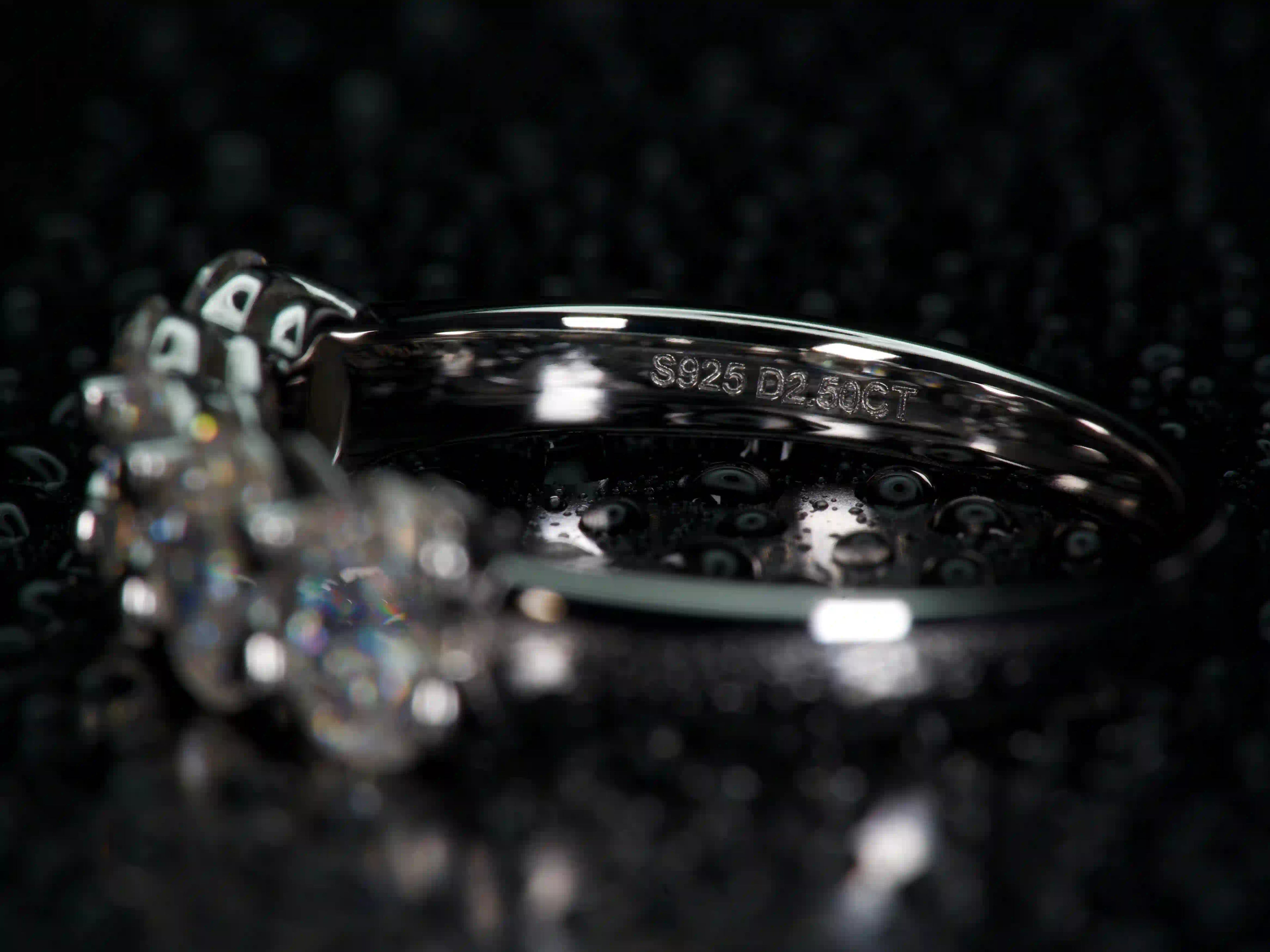 Echte Fotos: CT- und S925-Stempel des Moissanite Halb Eternity Rings als Nachweis des 925 Sterling Silbers.