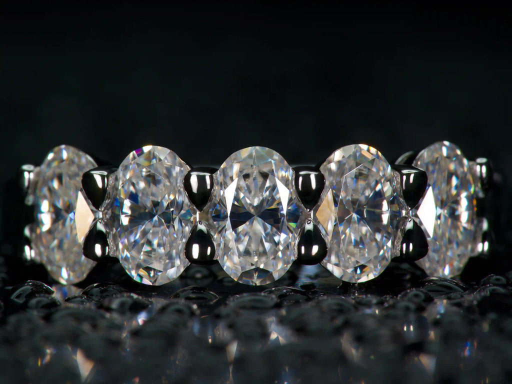 Echte Fotos: Moissanite Halb Eternity Ring mit oval geschliffenen Moissaniten, stärkeres Funkeln als Diamanten und fast die gleiche Härte.