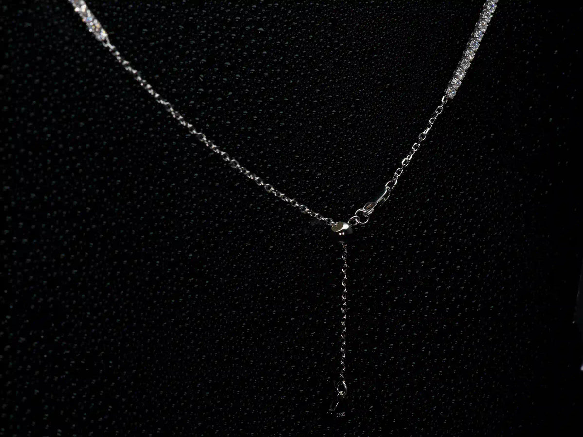 Moissanite Tennis-Kette mit starkem Funkeln und Karabinerverschluss weit und viel verstellbar. 