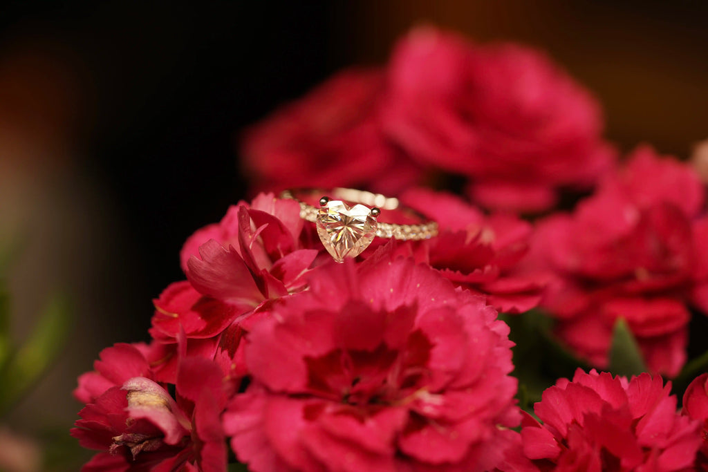 Moissanite Verlobungsring mit  funkelndem Herz Schliff Moissanite Stein 