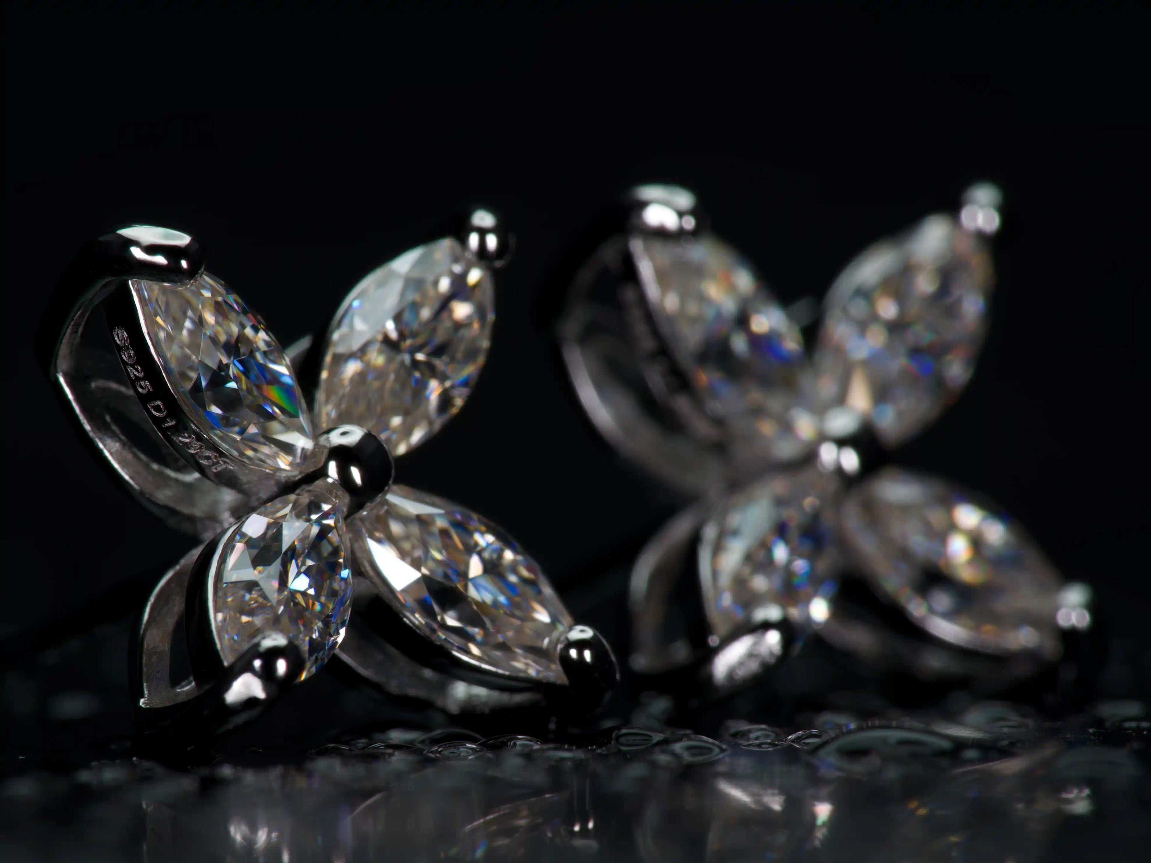 Moissanite Schmuck Plus Ohrstecker mit Marquise-Schliff Moissanite Steinen funkeln stärker als Diamant und sind genauso alltagstauglich
