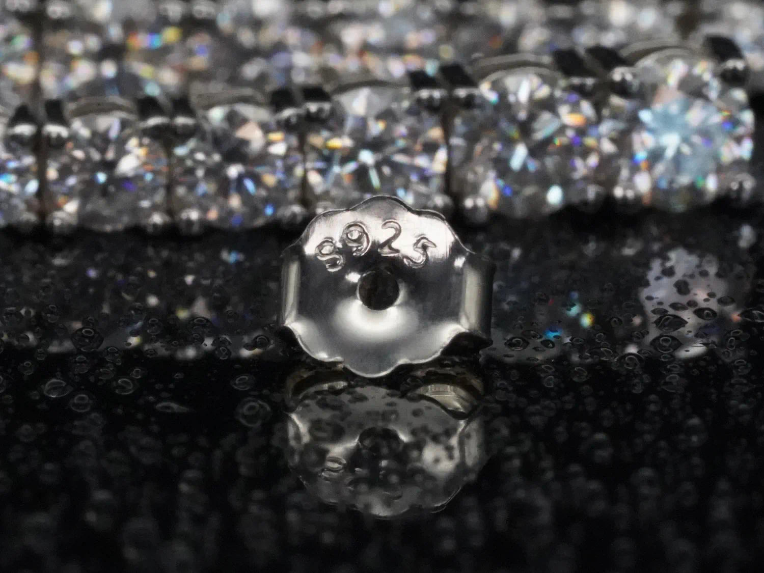 925 Silber-Stempel sichtbar auf dem Ohrstecker – Qualitätsmerkmal der Moissanit Hängeohrringe