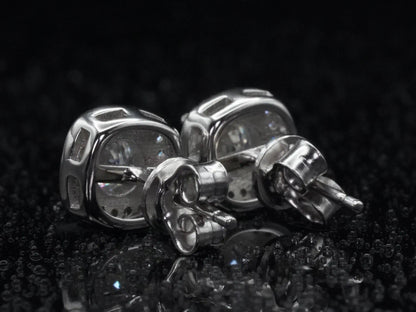 Rückansicht des Moissanit Halo Ohrsteckers – zeigt Stecker, Verschluss und Verarbeitung in 925 Silber