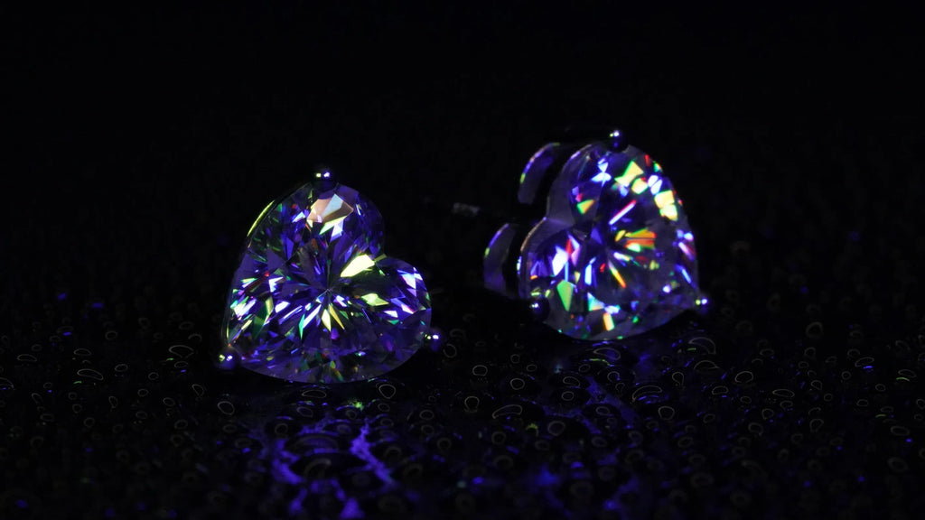 In Blau Licht Funkelnde Moissanite Ohrstecker mit Herz Form und 3 Haltern.