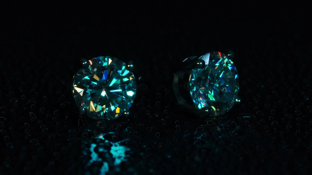 Moissanite Ohrringe in buntem Funkelndem Licht mit vollem Glitzer 