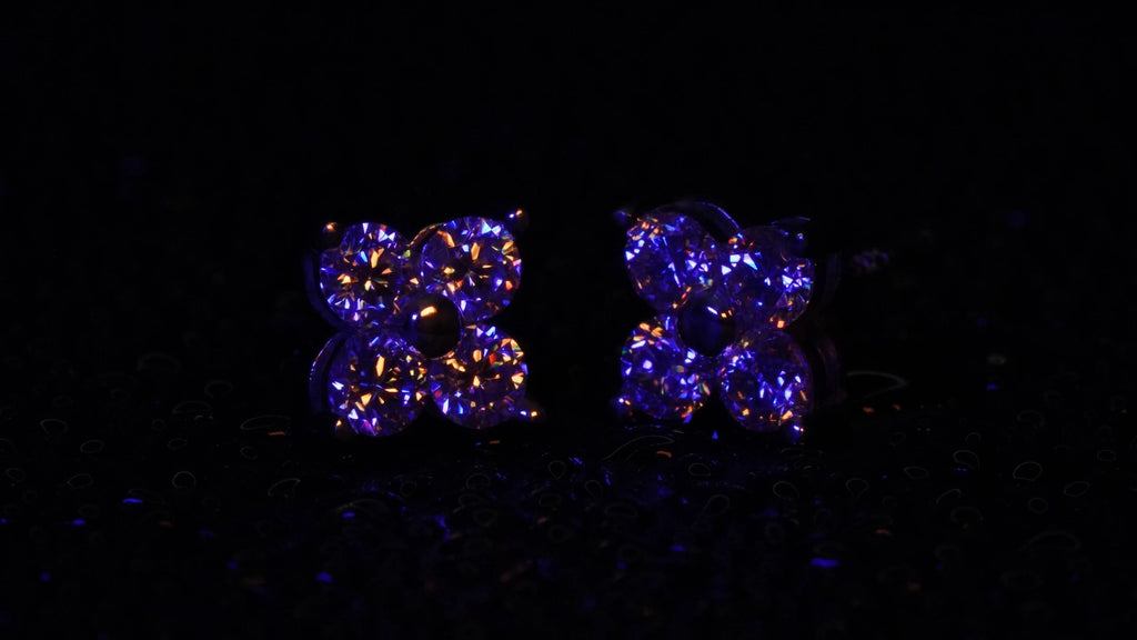 Moissanite Ohrstecker mit butterfly verschluss aus Stelring Siber mit vier Moissaniten