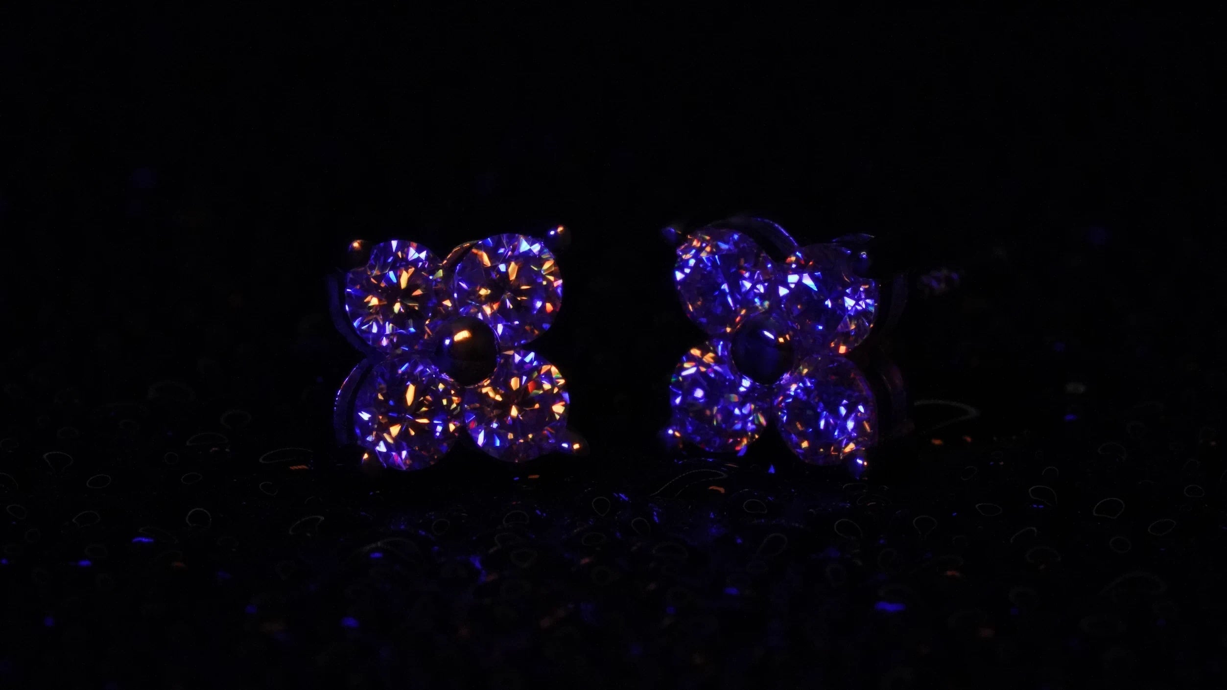 Moissanite Ohrstecker mit butterfly verschluss aus Stelring Siber mit vier Moissaniten