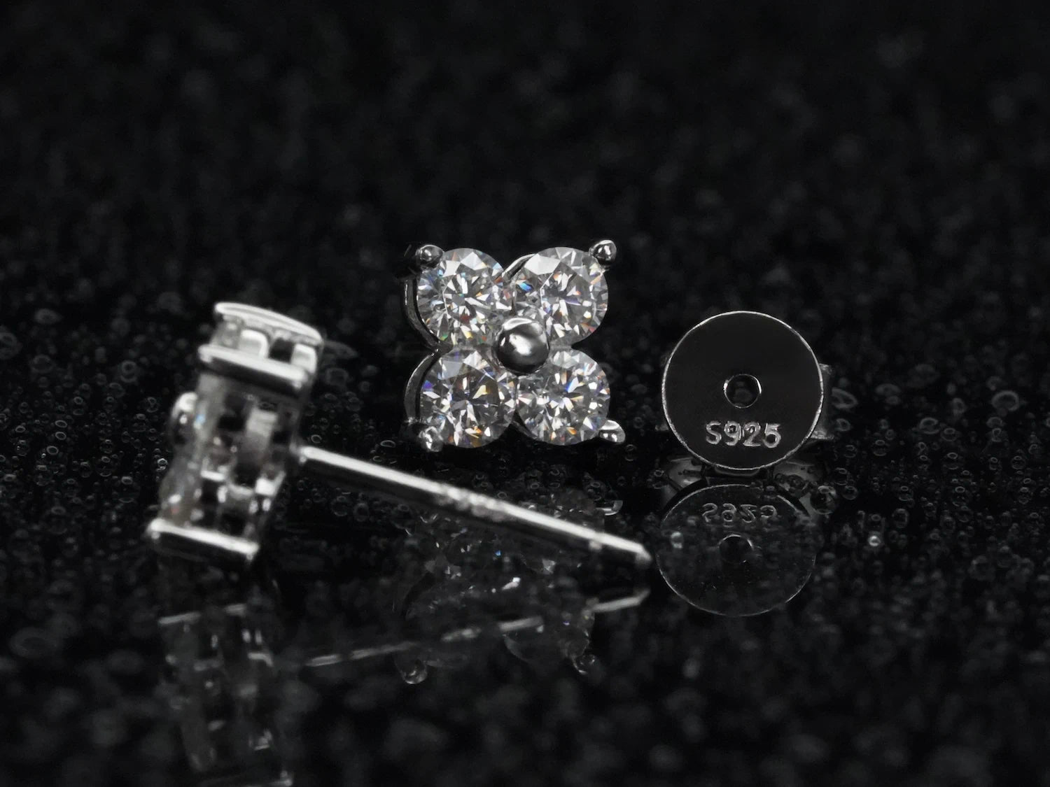925 Silber-Stempel sichtbar auf dem Ohrstecker – Echtheitsnachweis für hochwertigen Moissanit Schmuck