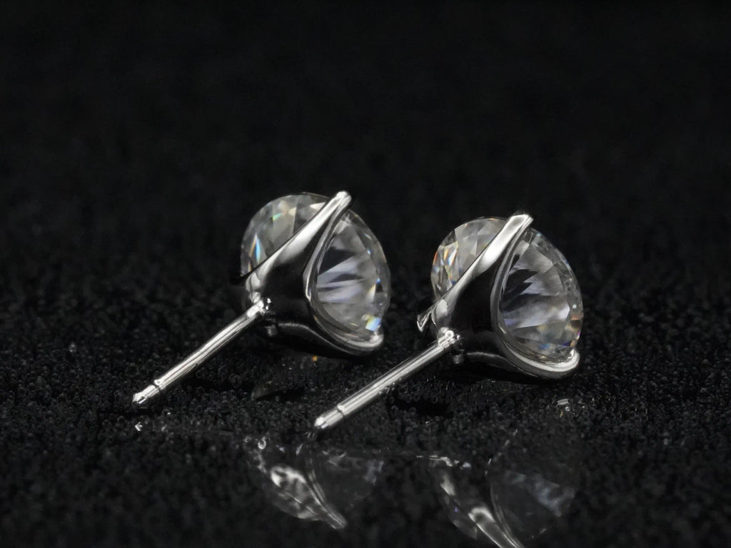Rückansicht der Moissanit Ohrstecker – sichtbarer Verschluss und Verarbeitung aus 925 Sterling Silber