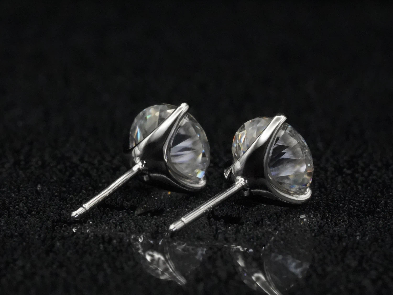 Rückansicht der Moissanit Ohrstecker – sichtbarer Verschluss und Verarbeitung aus 925 Sterling Silber