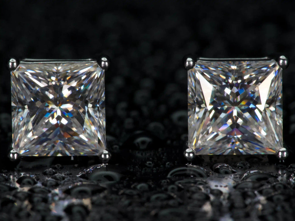 Moissanit Princess Cut Ohrstecker frontal – echte fotos aus 925 Silber & Weißgold, extrem starkes Funkeln mit mehr Feuer als Diamant im echten Licht