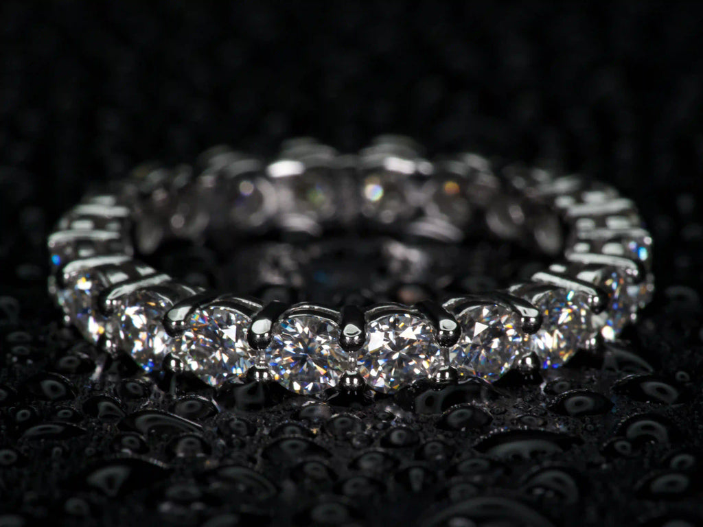 Moissanite Eternity Ring 3mm rundum besetzt im echten Licht, starkes Funkeln wie Diamant sichtbar, echte Fotos ohne KI 925 Silber