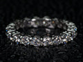 Moissanite Eternity Ring 3mm rundum besetzt im echten Licht, starkes Funkeln wie Diamant sichtbar, echte Fotos ohne KI 925 Silber