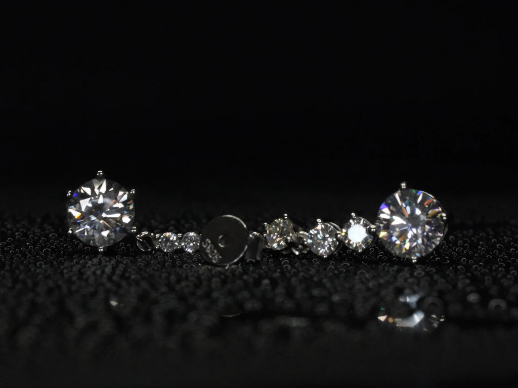 Moissanite Ohrringe mit kleinen und Großen Moissanite von oben nach unten