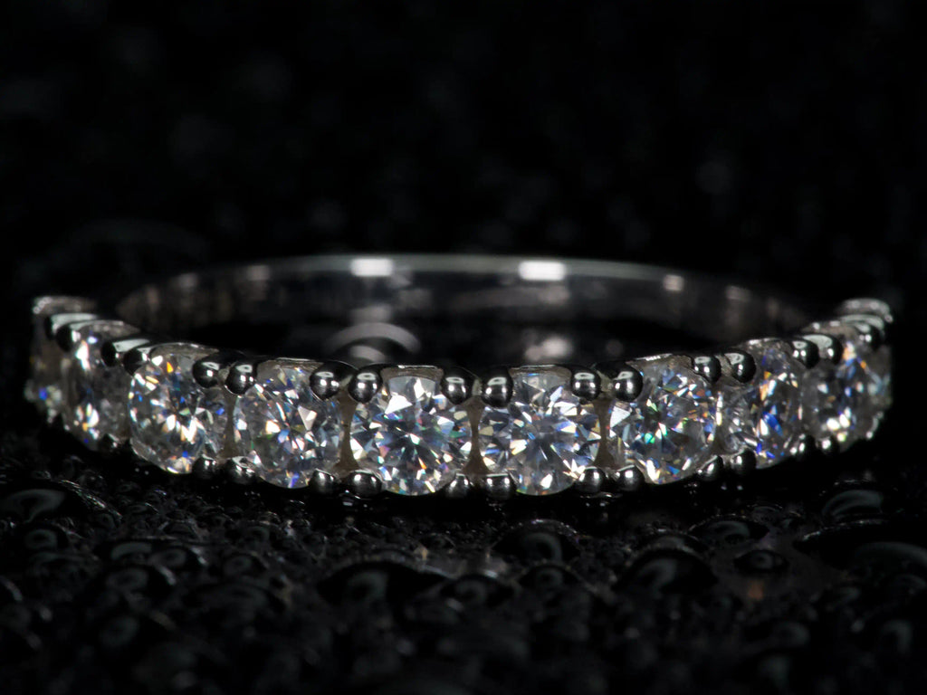 Moissanite Halb Eternity Ring 1ct frontal – echte Fotos zeigen starkes Funkeln wie Diamant, 925 Silber mit Weißgold Veredelung