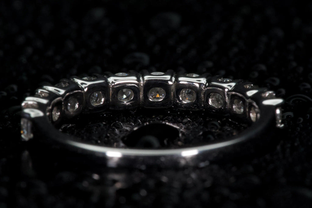 Rückseite Moissanite Halb Eternity Ring – echte Fotos zeigen offene Fassung und Verarbeitung in 925 Silber