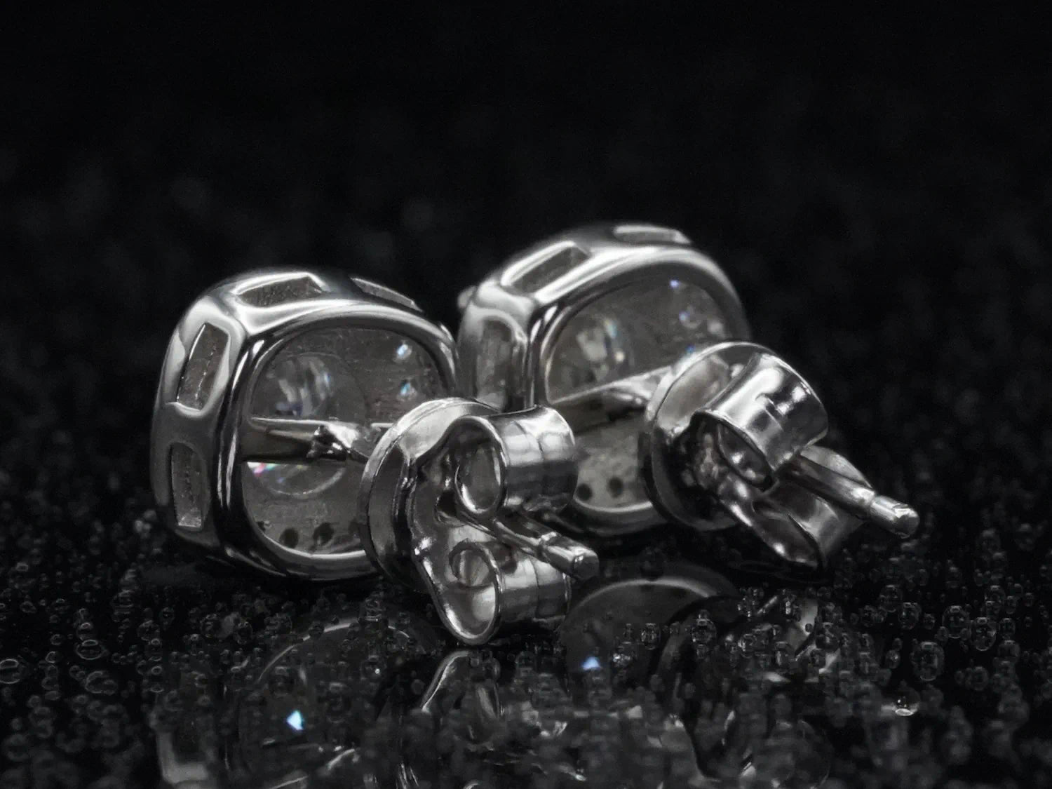 Echte Fotos von der rückseite von Moissanite Halo Ohrsteckern – starkes Funkeln und Feuer im Licht, 1ct Gesamtgewicht, hochwertig verarbeitet, brillanter als Diamant