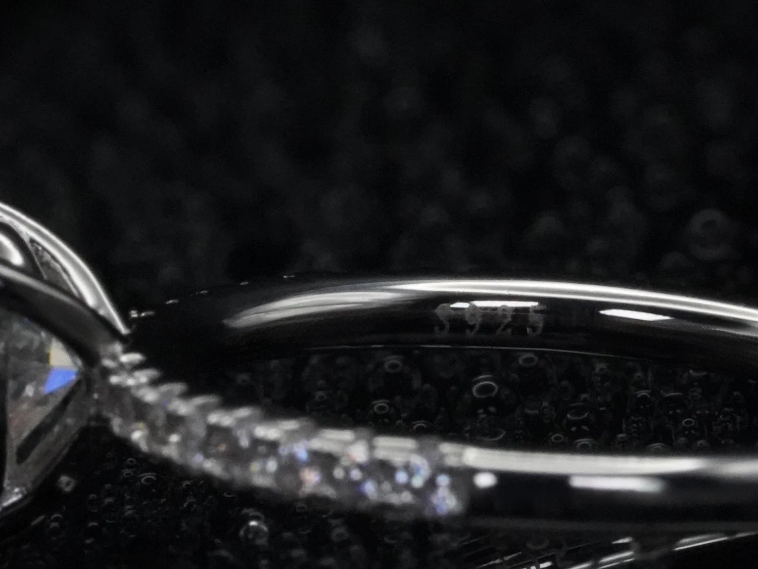 925 Silber-Stempel auf der Innenseite des Rings – Qualitätsmerkmal für echten Schmuck