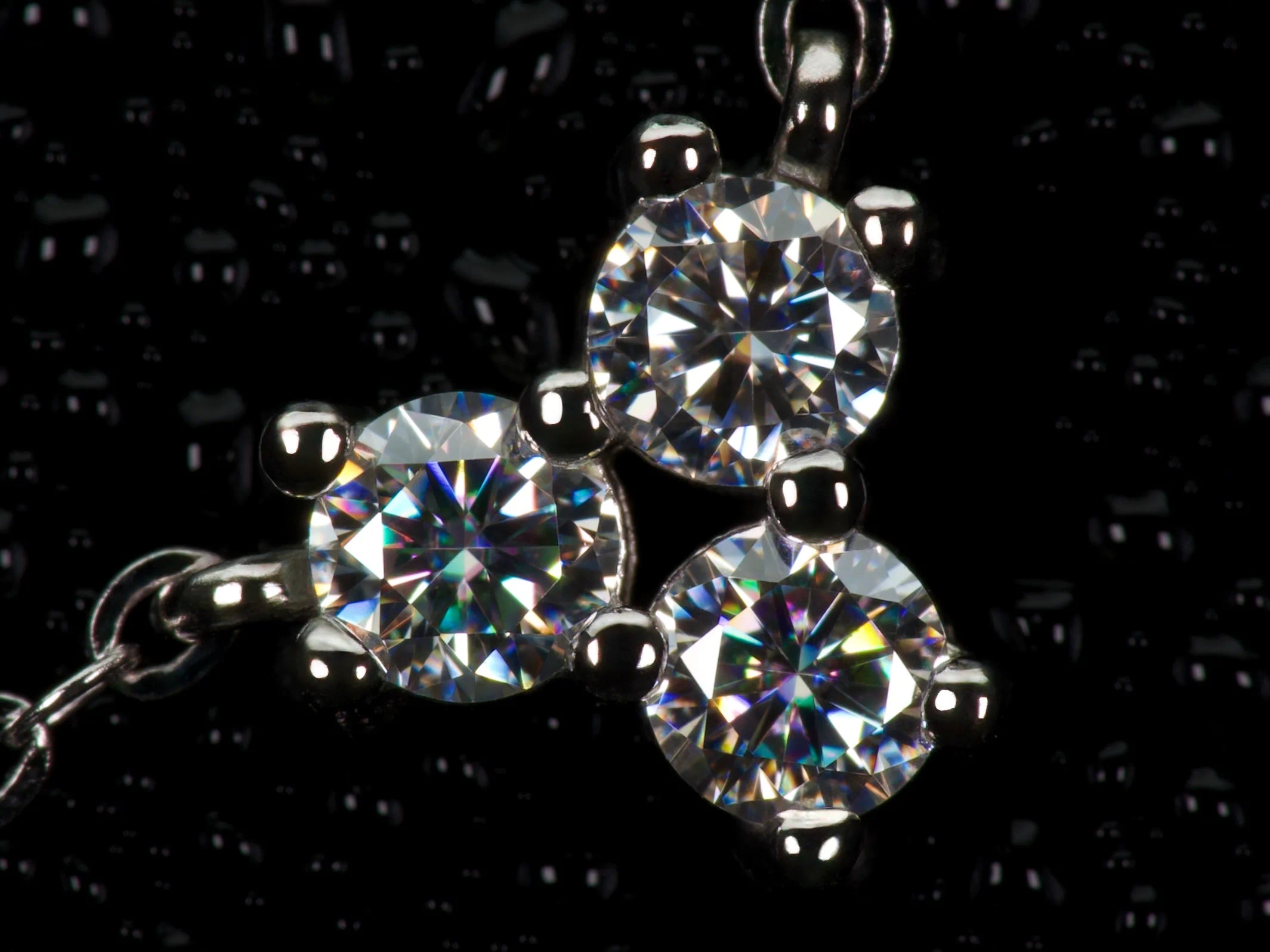 Moissanite Kette mit 3 mm runden Moissaniten – ein zeitloses Geschenk für besondere Erinnerungen und jeden Tag.