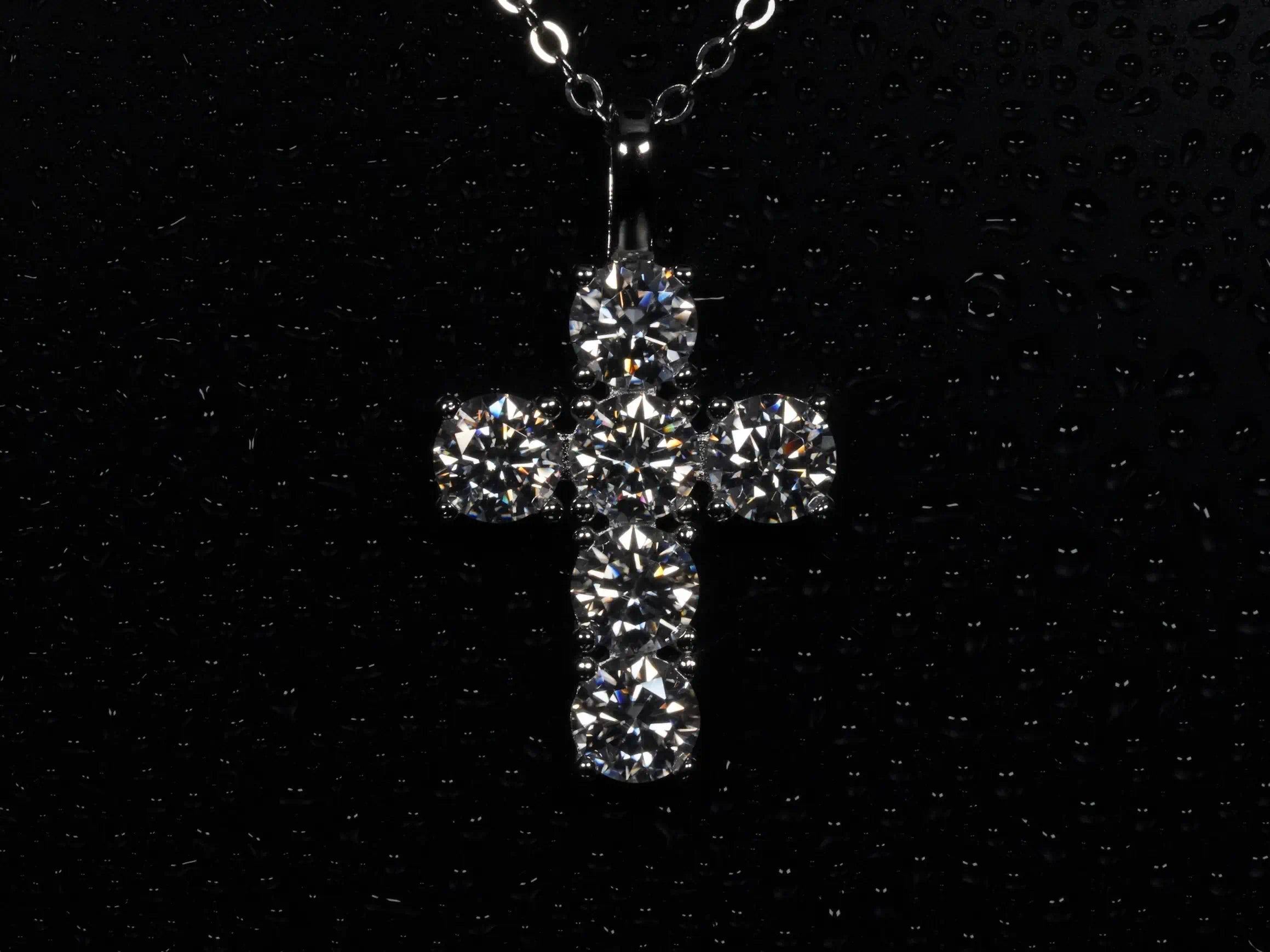 Moissanite Kreuz mit Großen Moissanit Steinen an Silberkette mit Weißgold Finish