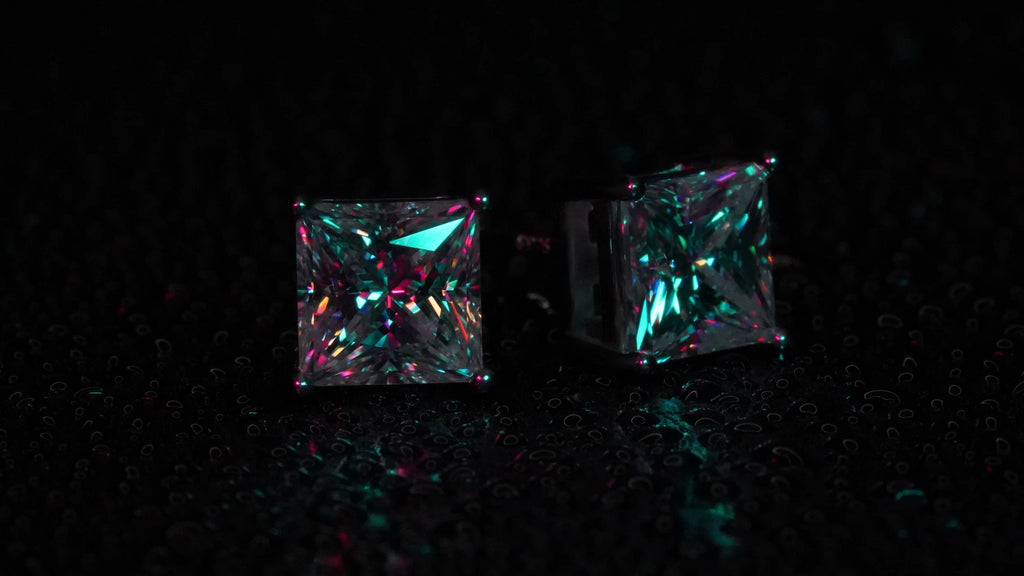 Moissanite Ohrstecker quadratisch gefasst in silber und mit Weißgold veredelt