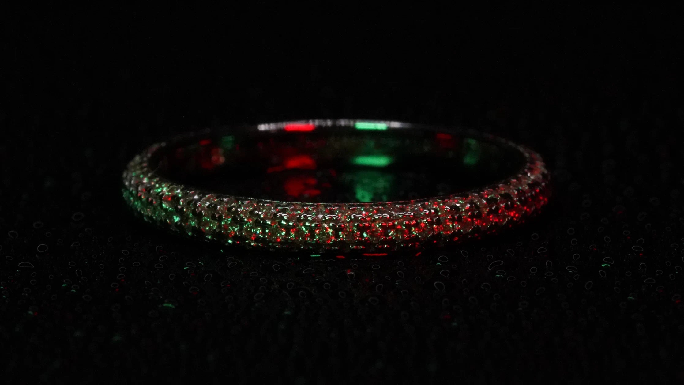 Moissanite Pave Ring dünn und schmal aus Sterling Silber