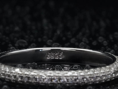 925 Silber-Stempel im Ringinneren sichtbar – Qualitätsmerkmal für echten Silberschmuck mit Moissanite Pavé-Fassung