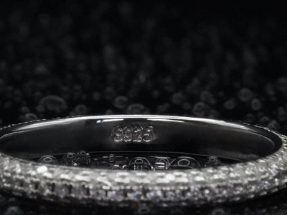 925 Silber-Stempel im Ringinneren sichtbar – Qualitätsmerkmal für echten Silberschmuck mit Moissanite Pavé-Fassung