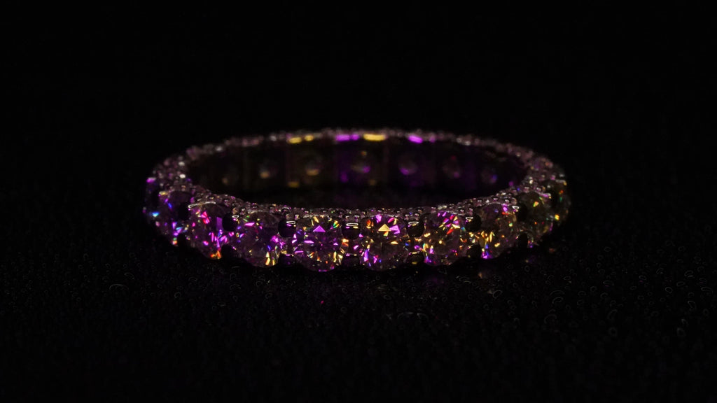 Moissanite Eternity Ring plattiert mit Weißgold funkelt Lila und Gold 
