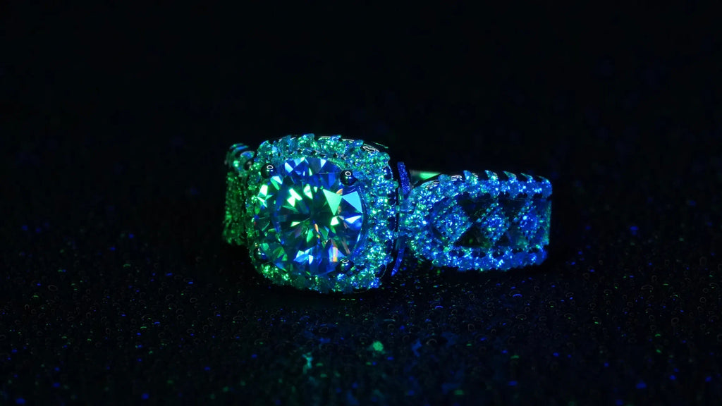 Moissanite Solitaire ring mit Moissanite in der Mitte in Blau Licht
