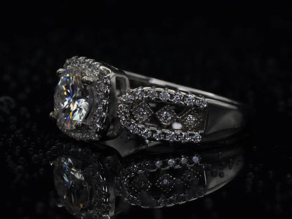 Seitliche Ansicht des Moissanite-Rings mit 1 ct – offene Fassung aus 925 Silber, zeigt Ringhöhe, Steinposition und präzise Verarbeitung